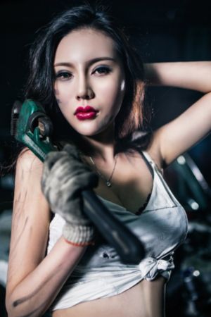 女大学生的沙龙室酷客_普通话在线观看